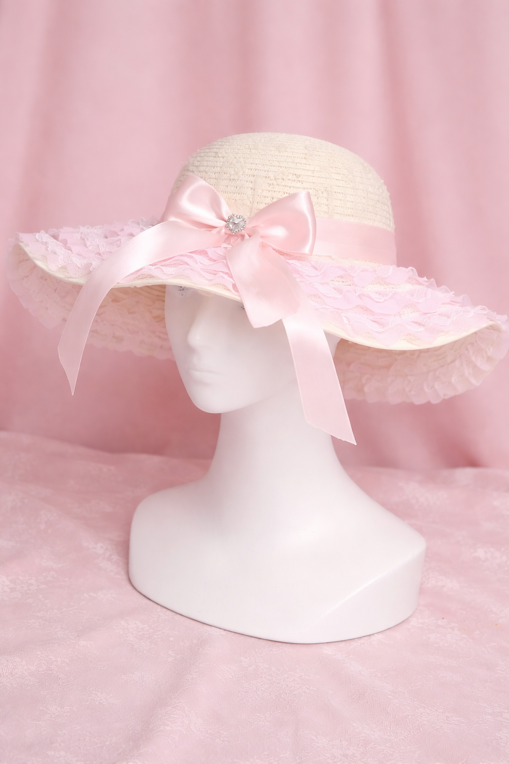 可愛いピンクレースハット