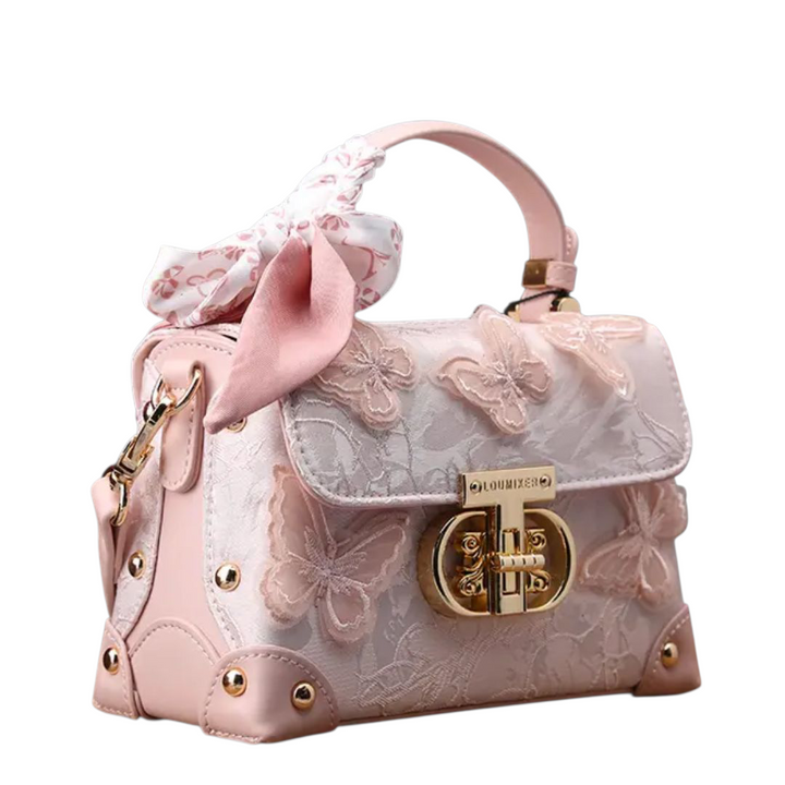 ふんわりピンクのかわいいバッグ