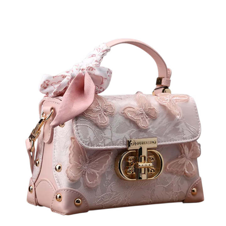 ふんわりピンクのかわいいバッグ