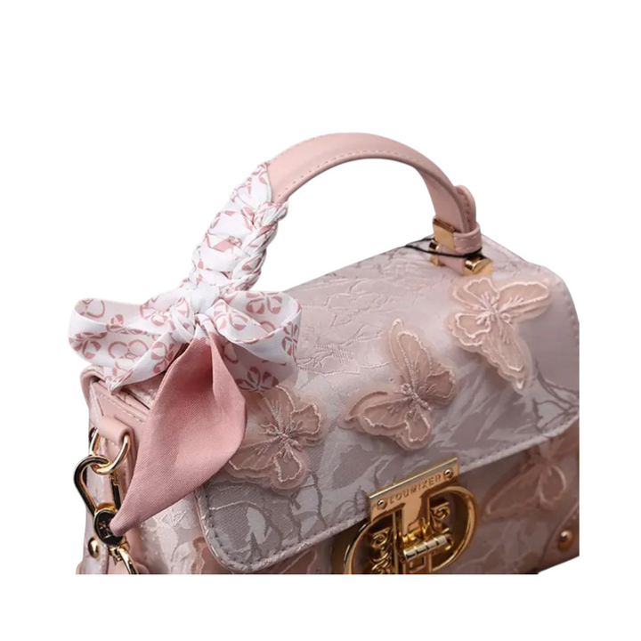 ふんわりピンクのかわいいバッグ