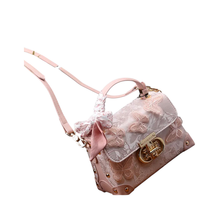 ふんわりピンクのかわいいバッグ